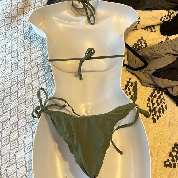 NWOT ruffle string bikini - Picture 4 of 4